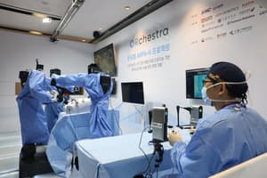 Samsung Medical Center Debuts Dual-Robot Surgery Team Combining AI and Remote Control in Operating Room First